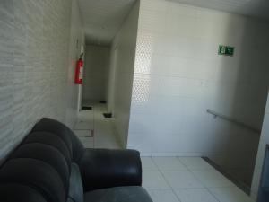 ALUGA-SE SALA COMERCIAL NA GALERIA ROLLEMBERG (2° ANDAR)