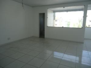 ALUGA-SE SALA COMERCIAL NA GALERIA ROLLEMBERG (2° ANDAR)