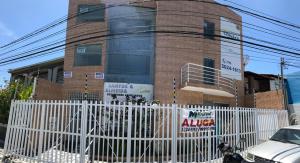 ALUGA-SE SALA COMERCIAL NA GALERIA ROLLEMBERG (2° ANDAR)