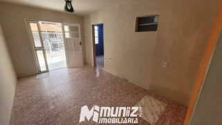 OPORTUNIDADE ÚNICA: ALUGA-SE EXCELENTE CASA NO BAIRRO NOVO PARAÍSO