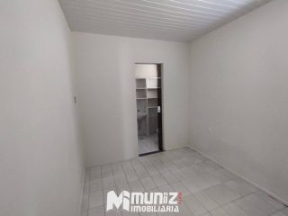 ALUGA-SE CASA NA RUA F