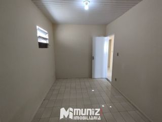 ALUGA-SE CASA NA RUA F