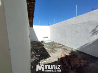 ALUGA-SE CASA NA RUA F