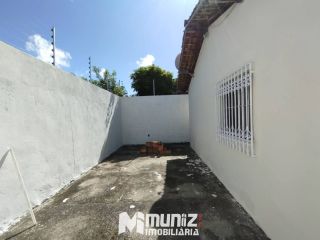 ALUGA-SE CASA NA RUA F