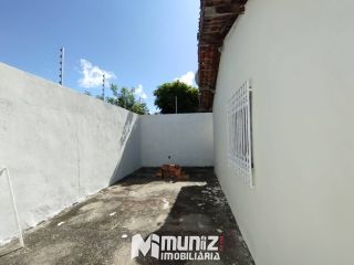ALUGA-SE CASA NA RUA F