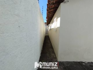 ALUGA-SE CASA NA RUA F