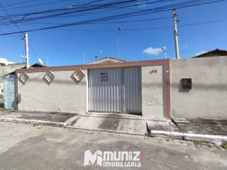 ALUGA-SE CASA NA RUA F