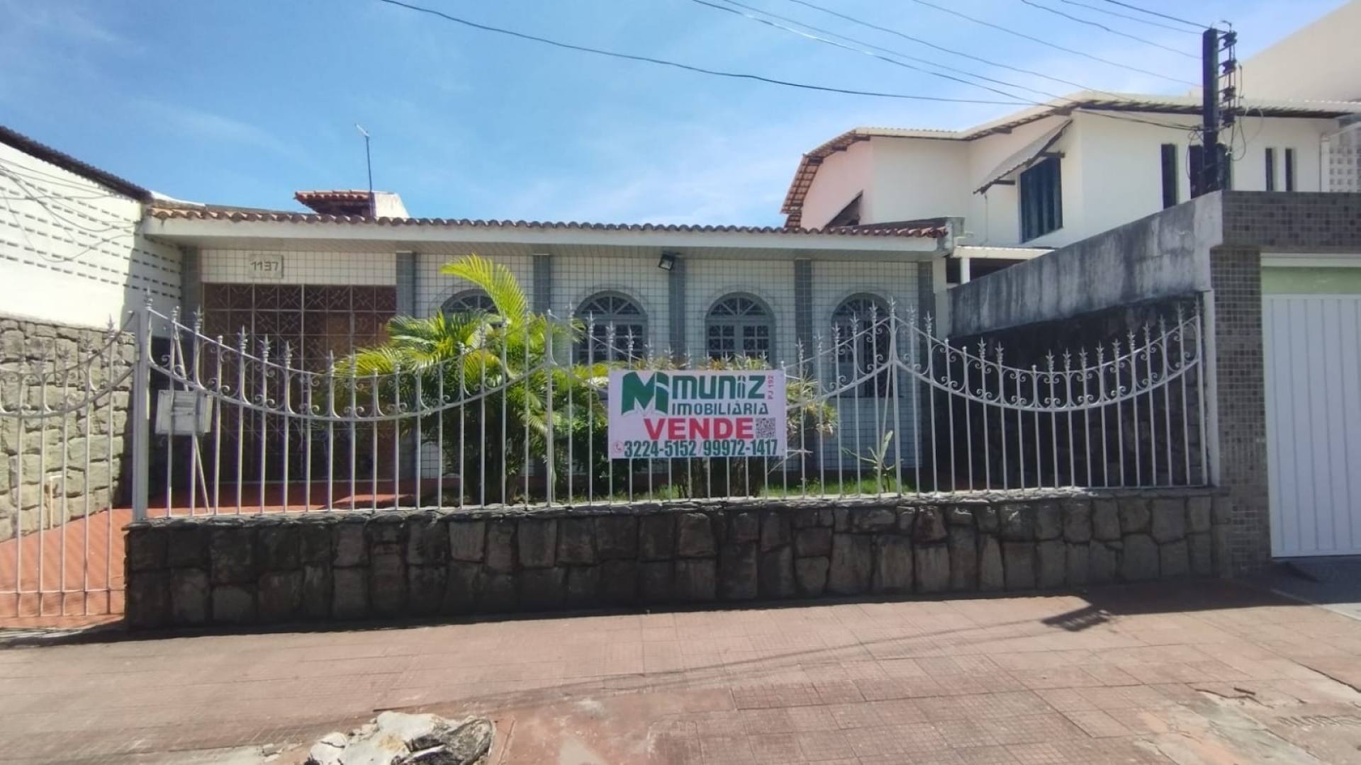 VENDE-SE CASA NA AV. DR EDÉZIO VIERA DE MELO - SUISSA