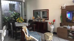 VENDE-SE CASA NA AV. DR EDÉZIO VIERA DE MELO - SUISSA