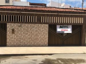VENDE-SE CASA RUA CORONEL FAUSTO A. FEITOSA - ANTIGA RUA A-7 ORLANDO DANTAS