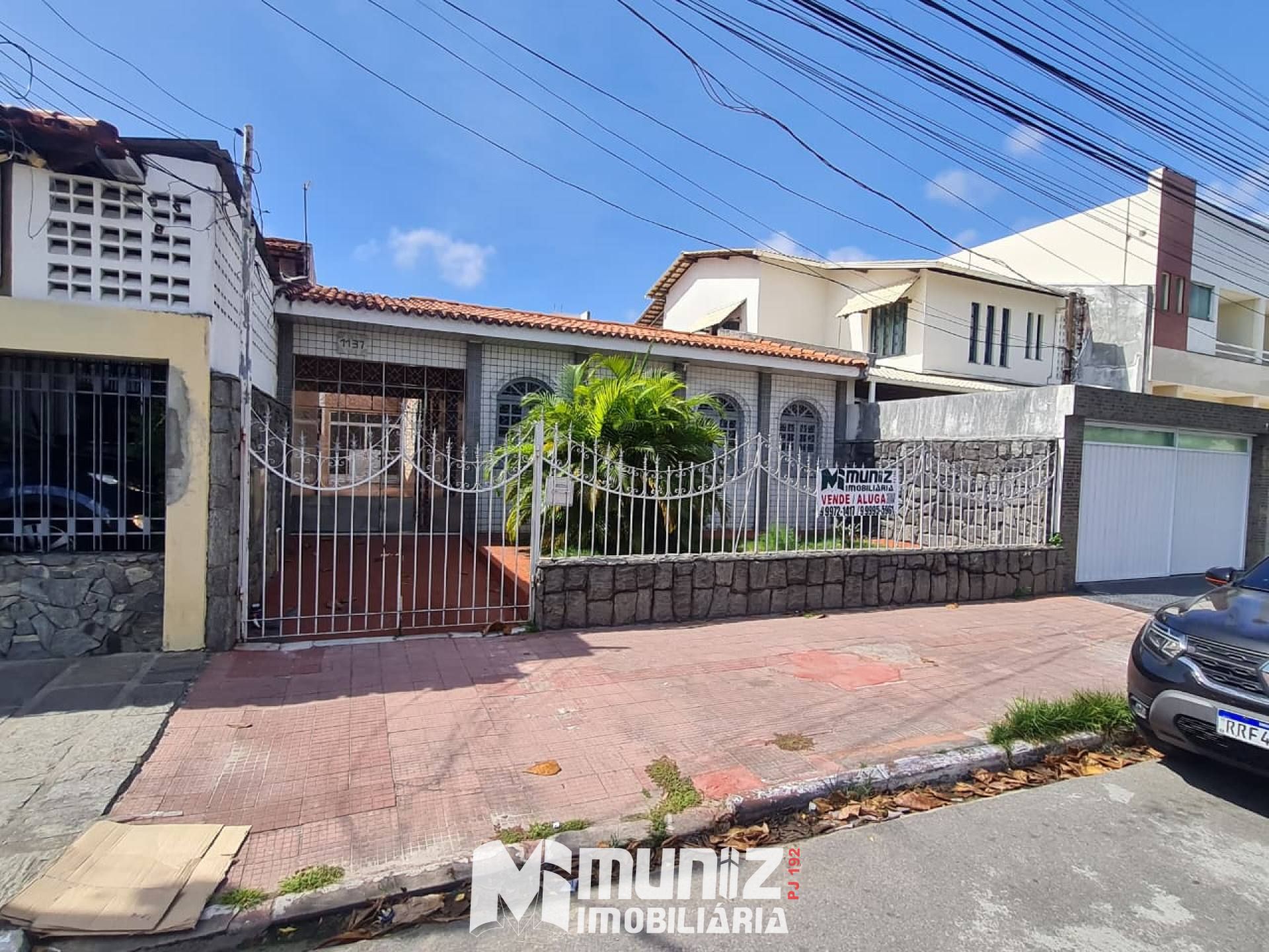 ALUGA-SE CASA NA AV. EDEZIO VIEIRA DE MELO