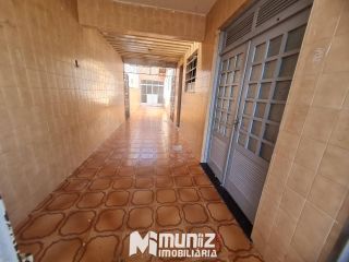 ALUGA-SE CASA NA AV. EDEZIO VIEIRA DE MELO