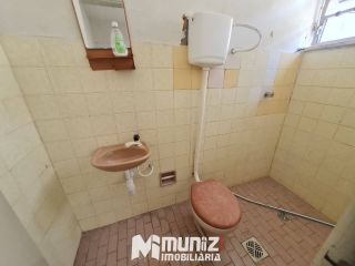 ALUGA-SE CASA NA AV. EDEZIO VIEIRA DE MELO