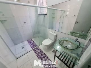 ALUGA-SE CASA NA AV. EDEZIO VIEIRA DE MELO