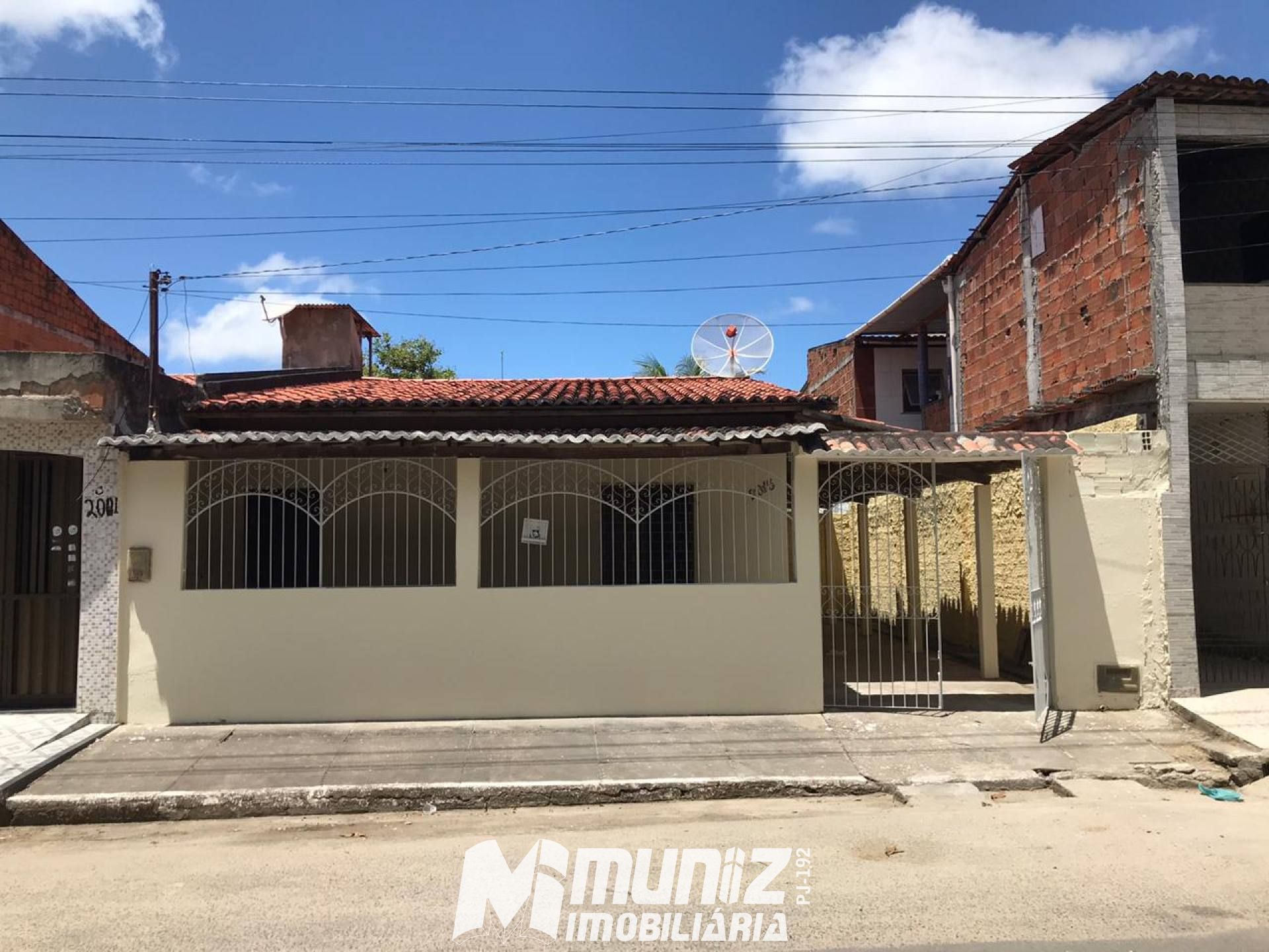 VENDE-SE CASA NA AVENIDA COLETORA C, ALBANO FRANCO.