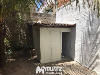 VENDE-SE CASA NA AVENIDA COLETORA C, ALBANO FRANCO.