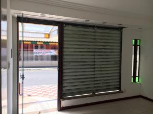 ALUGA-SE SALA COMERCIAL NA GALERIA ANDALUZIA, SALA 02.