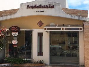 ALUGA-SE SALA COMERCIAL NA GALERIA ANDALUZIA, SALA 05