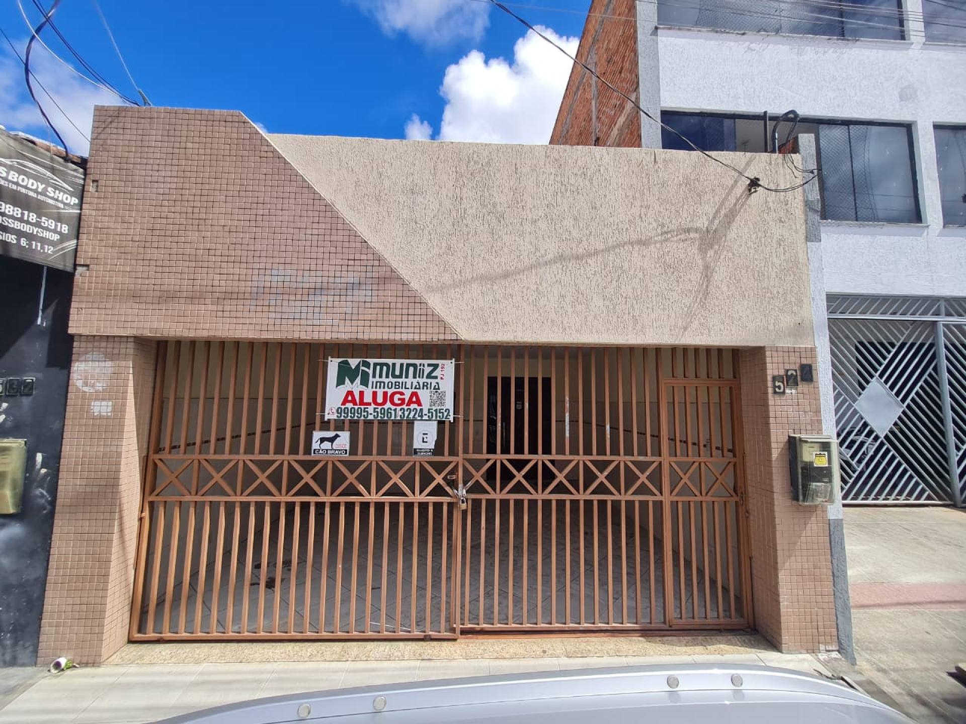 Casa Com Ótima Localização Disponível Para Aluguel na Avenida Carlos Burlamarqui