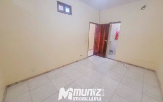 Casa Com Ótima Localização Disponível Para Aluguel na Avenida Carlos Burlamarqui