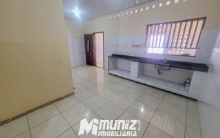 Casa Com Ótima Localização Disponível Para Aluguel na Avenida Carlos Burlamarqui