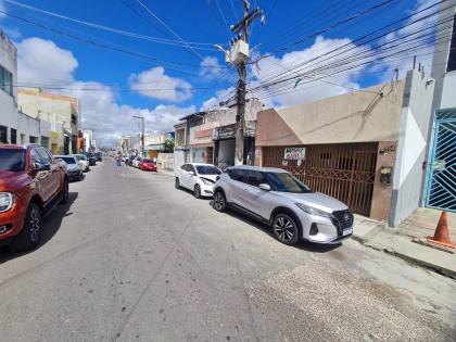 Casa Com Ótima Localização Disponível Para Aluguel na Avenida Carlos Burlamarqui
