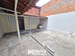 Casa Disponível Para Aluguel na Avenida Carlos Burlamarqui