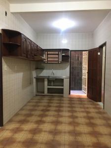 ALUGA-SE CASA PARTE TÉRREA, NA RUA 15, CONJ. JOÃO ALVES.