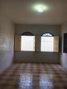 ALUGA-SE CASA PARTE TÉRREA, NA RUA 15, CONJ. JOÃO ALVES.