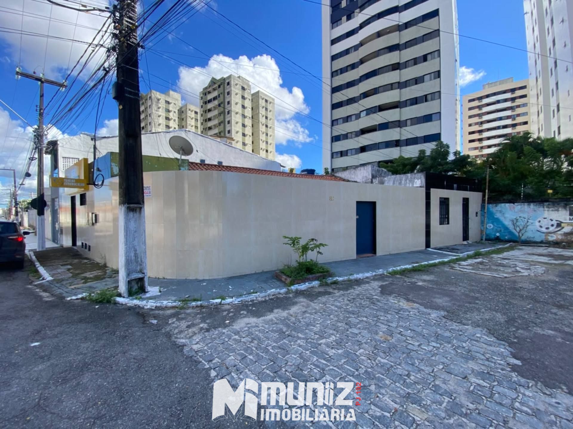 ALUGA-SE CASA BAIRRO LUZIA PRÓX. AO GBARBOSA!