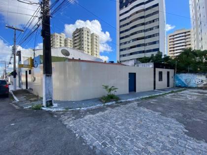 ALUGA-SE CASA RUA ARTUR PORFIRIO DE FARIAS