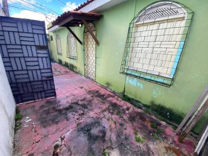 ALUGA-SE CASA RUA ARTUR PORFIRIO DE FARIAS