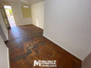 ALUGA-SE CASA BAIRRO LUZIA PRÓX. AO GBARBOSA!