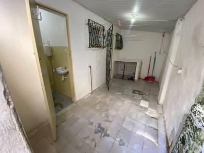 ALUGA-SE CASA RUA ARTUR PORFIRIO DE FARIAS
