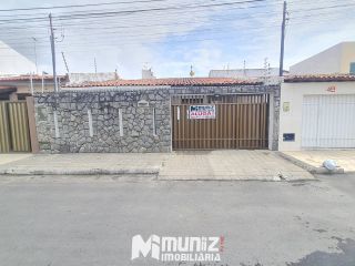 ALUGA-SE  CASA  RUA Dr. LAURO MAIA