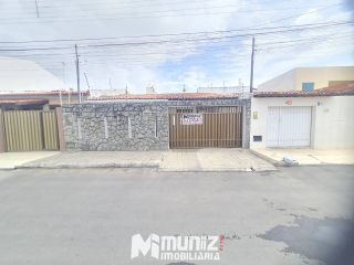 ALUGA-SE  CASA  RUA Dr. LAURO MAIA