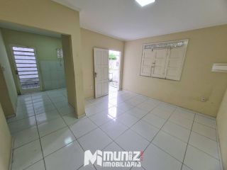 Casa Para Alugar com 2 quartos no bairro Jabotiana em Aracaju