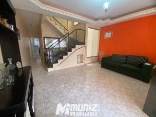 Casa Ampla De 2 Pavimentos Disponível Para Venda Na Rua Itaporanga - Bairro Getúlio Vargas