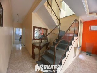 Casa Ampla De 2 Pavimentos Disponível Para Venda Na Rua Itaporanga - Bairro Getúlio Vargas