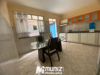 Casa Ampla De 2 Pavimentos Disponível Para Venda Na Rua Itaporanga - Bairro Getúlio Vargas