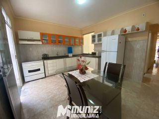 Casa Ampla De 2 Pavimentos Disponível Para Venda Na Rua Itaporanga - Bairro Getúlio Vargas