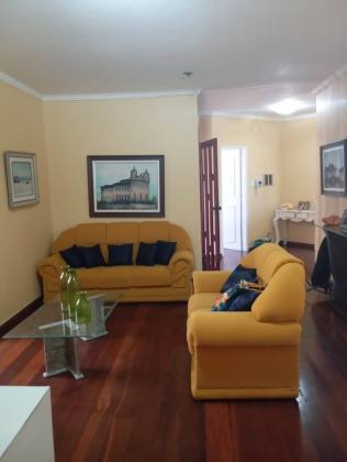 VENDE-SE OTIMA CASA C/PISCINA, NA COROA DO MEIO