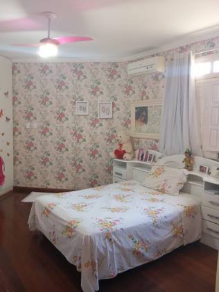 VENDE-SE OTIMA CASA C/PISCINA, NA COROA DO MEIO