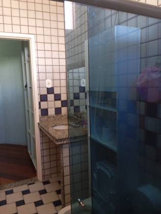 VENDE-SE OTIMA CASA C/PISCINA, NA COROA DO MEIO