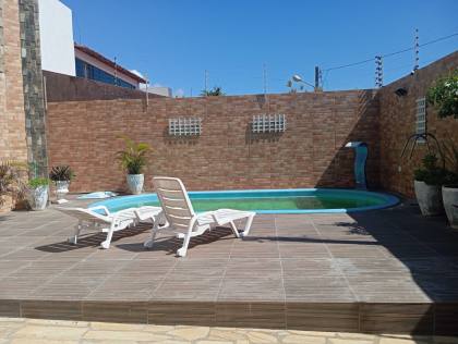 VENDE-SE OTIMA CASA C/PISCINA, NA COROA DO MEIO