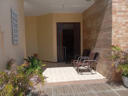 VENDE-SE OTIMA CASA C/PISCINA, NA COROA DO MEIO