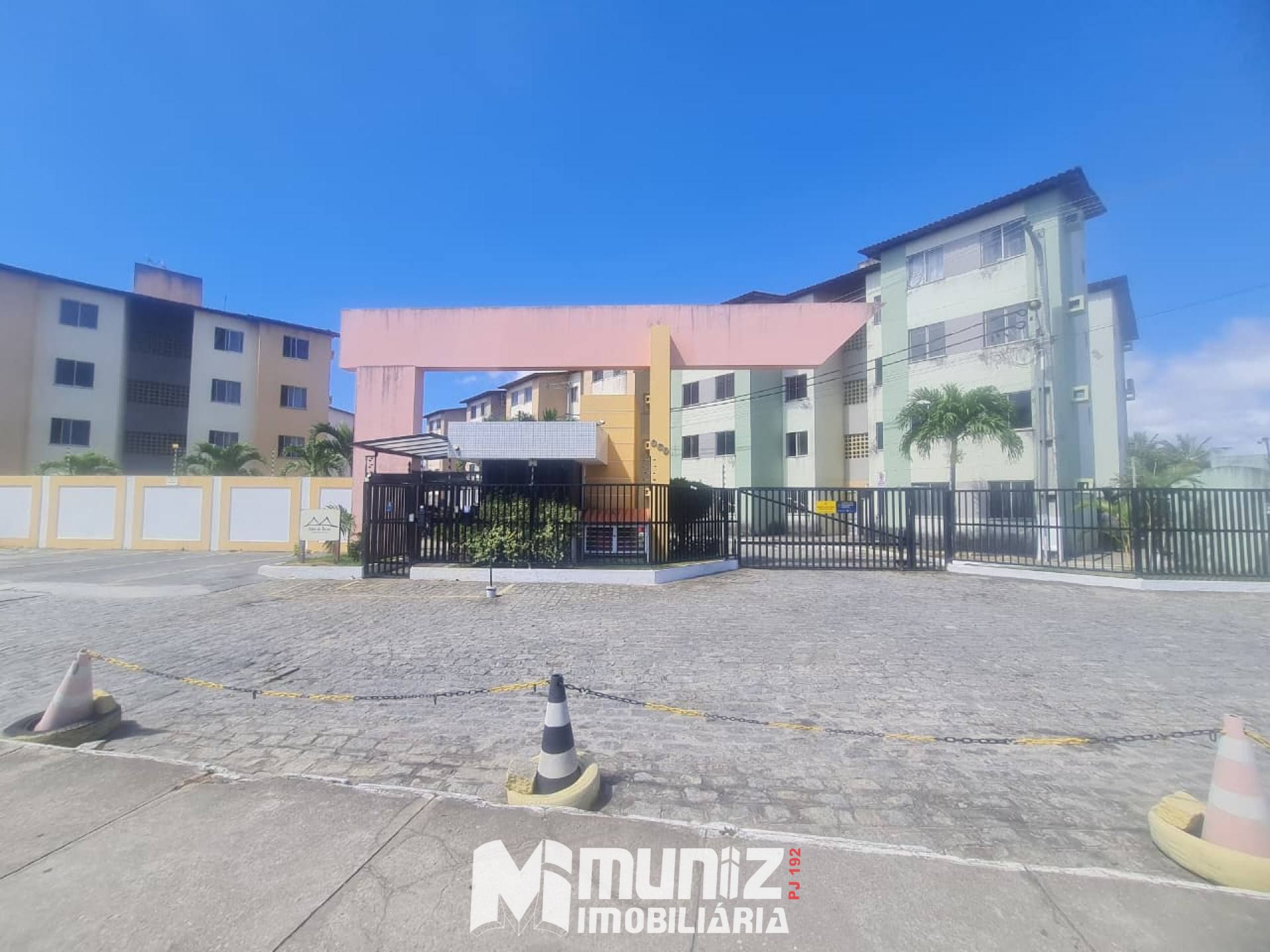 ALUGA-SE ÓTIMO  APT. COND. SOLAR DA BARRA