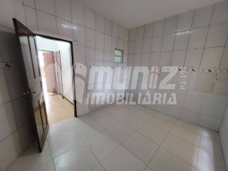 ALUGA-SE CASA NA P/ TÉRREA NA RUA MIRON DE OLIVEIRA RIBEIRO