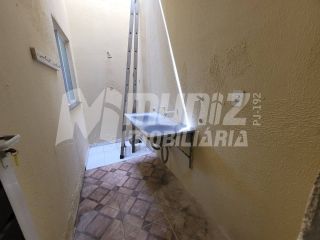 ALUGA-SE CASA NA P/ TÉRREA NA RUA MIRON DE OLIVEIRA RIBEIRO