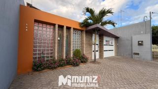 Vende-se Casa com Estilo Chácara no Centro de Dores